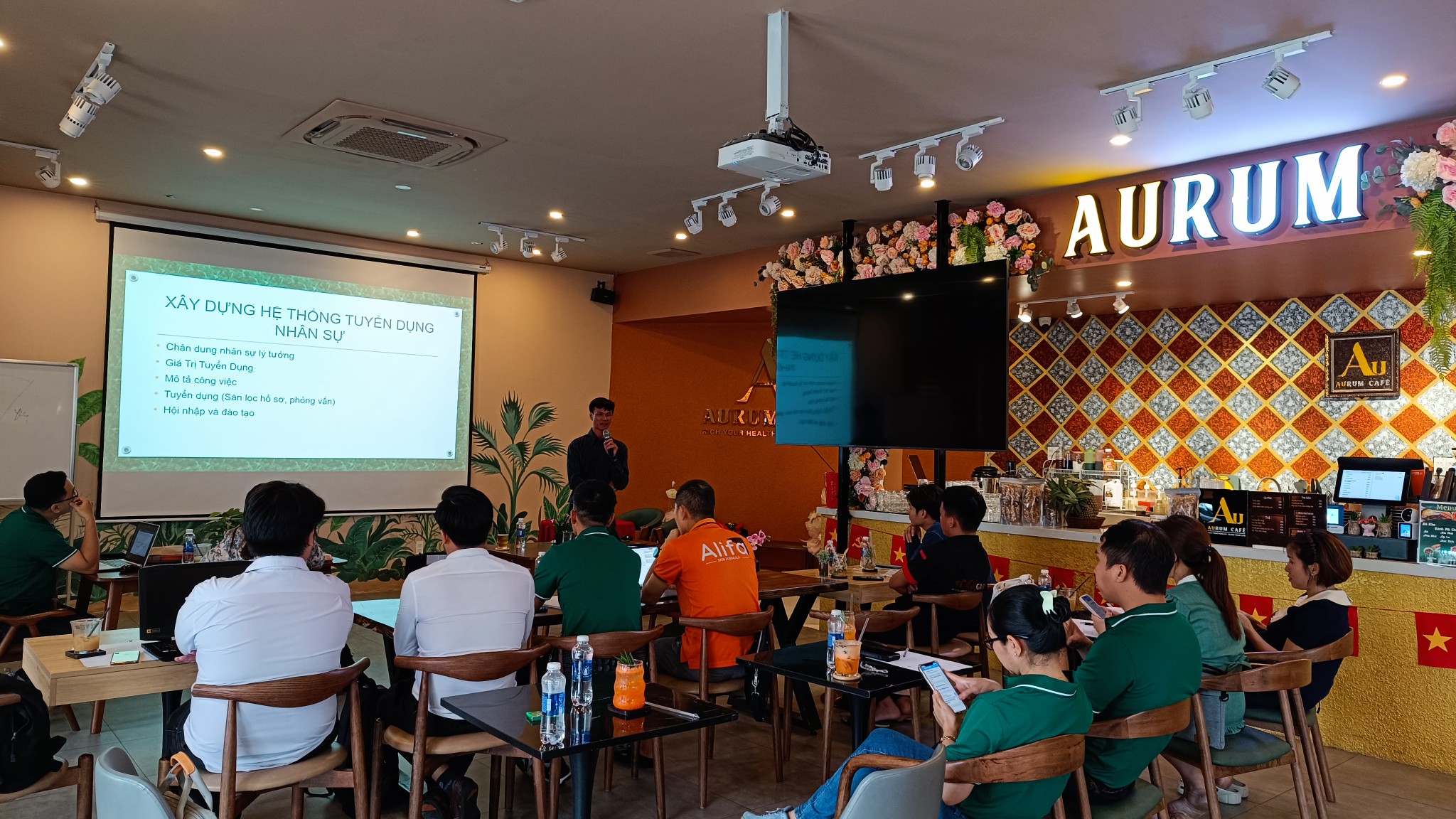 CPE THÁNG 10: ĐỪNG BÁN HÀNG – HÃY TẠO CỖ MÁY BÁN HÀNG